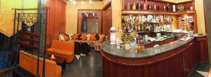 Nov Hotel Тирана Ресторант снимка