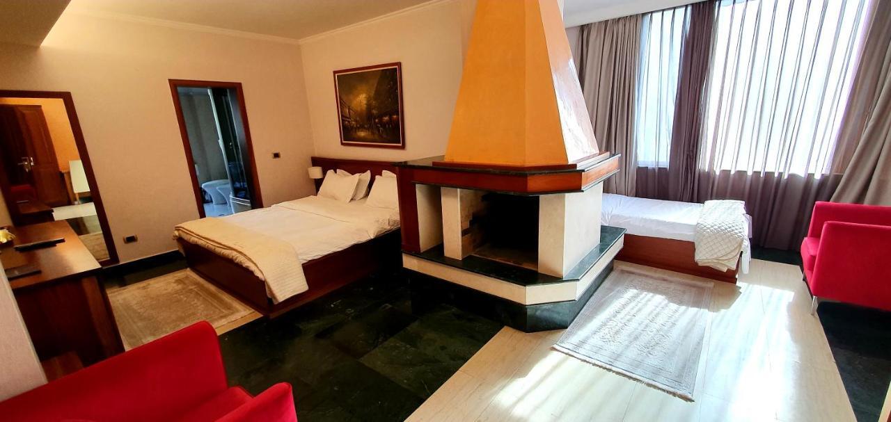 Nov Hotel Тирана Екстериор снимка