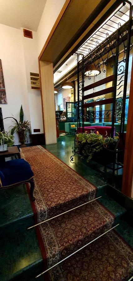 Nov Hotel Тирана Екстериор снимка
