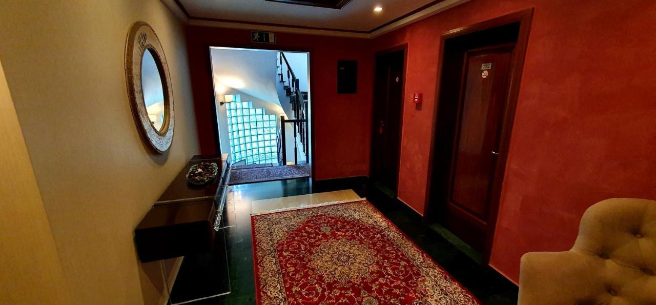 Nov Hotel Тирана Екстериор снимка