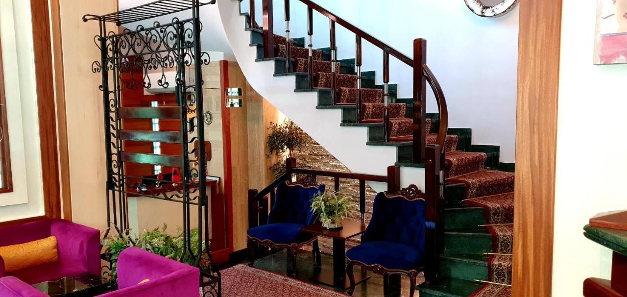 Nov Hotel Тирана Екстериор снимка