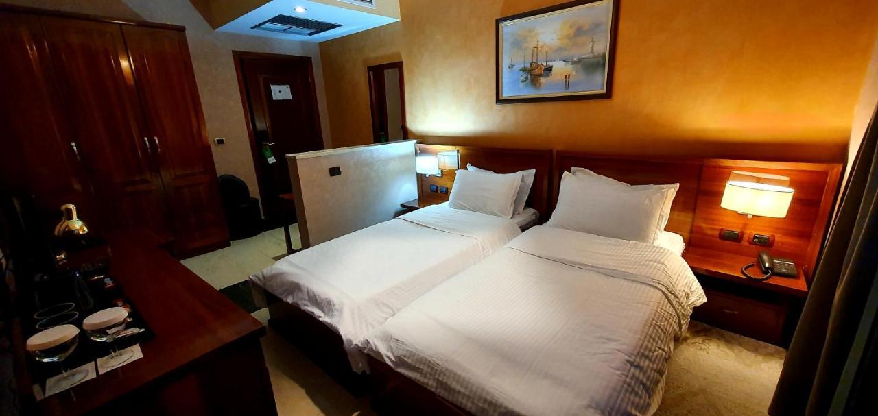 Nov Hotel Тирана Екстериор снимка