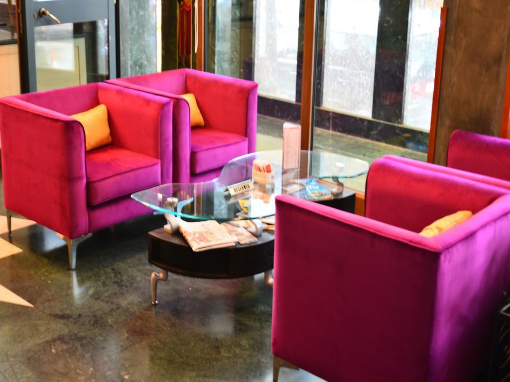 Nov Hotel Тирана Екстериор снимка