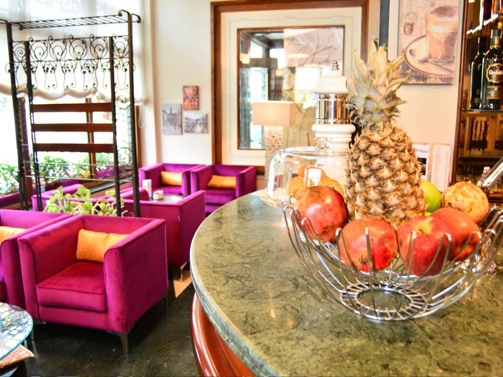 Nov Hotel Тирана Екстериор снимка