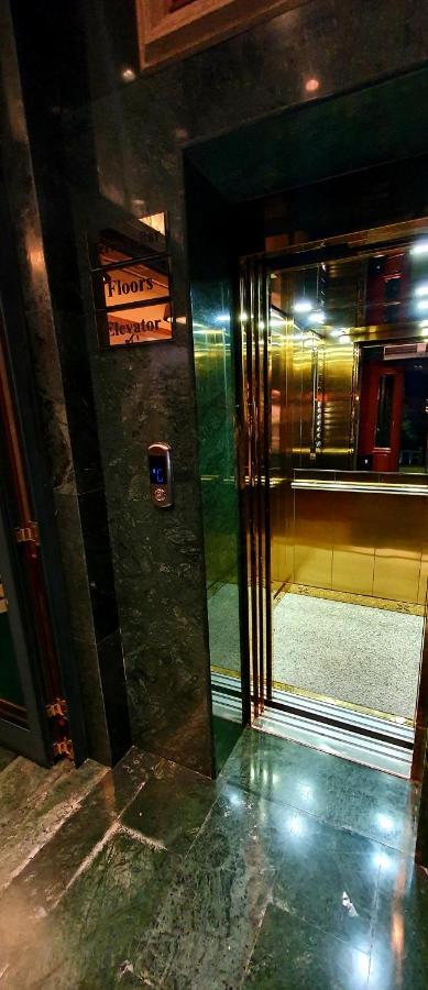 Nov Hotel Тирана Екстериор снимка
