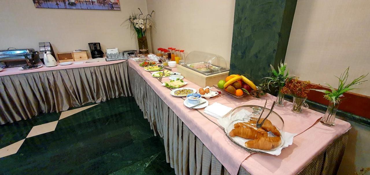 Nov Hotel Тирана Екстериор снимка